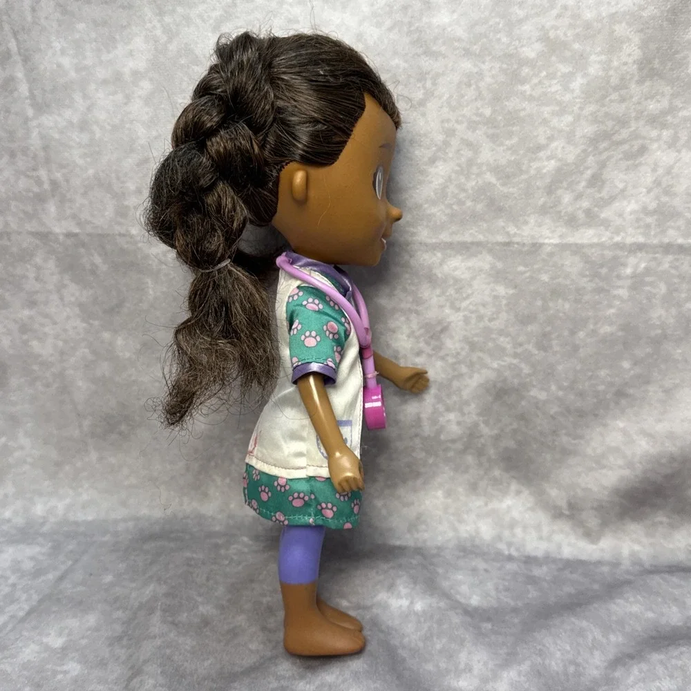 Disney Junior Doc McStuffins My Friend Pet Vet Doc‎ Doll Rare Sings Talks 2015